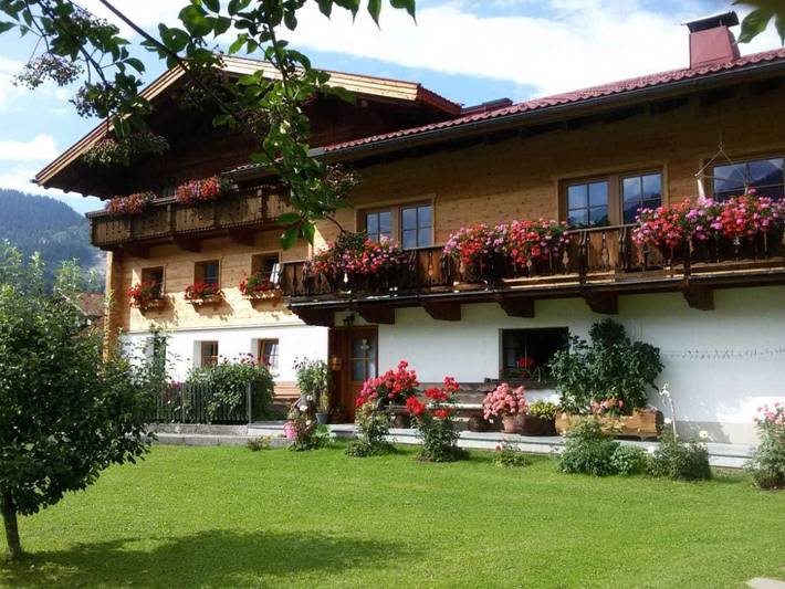 Ferienwohnung für 3 Personen, mit Balkon und Garten sowie Ausblick in Grän