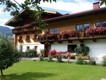 Ferienwohnung für 3 Personen, mit Garten und Ausblick sowie Balkon, kinderfreundlich in Tannheimer Tal