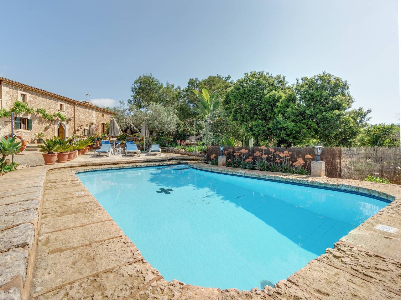 Finca "Villa Sa Punta" mit Pool und idyllischer Terrasse in Portopetro, Santanyí