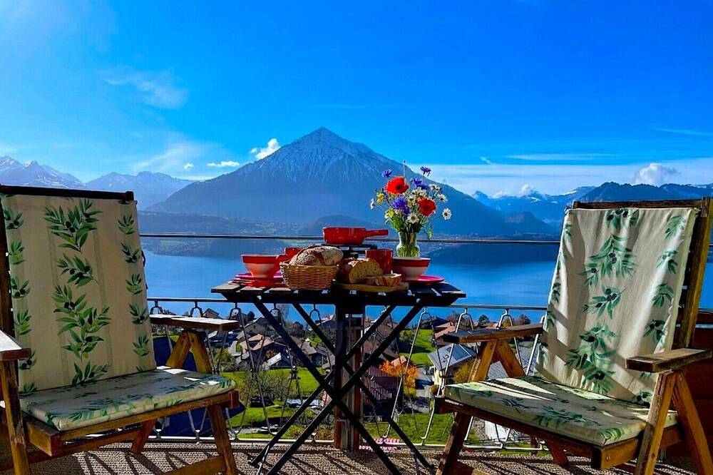 Geheel appartement, Concierge, Lake Thun/Alps Scenic Views by Swisshut in Sigriswil, Meer van Thun
