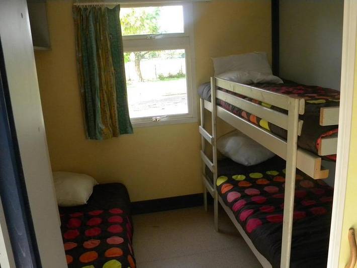 Camping Les Catalpas - Chalet 5 personen - H 33 - 2 ch - Terrasse Am Boden in Fumel, Quercy
