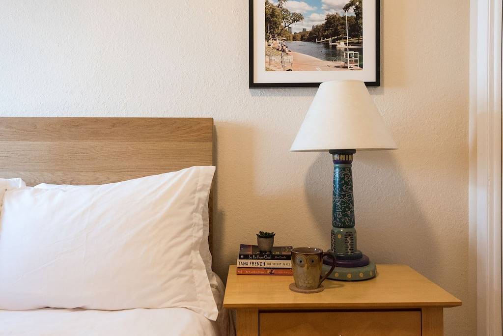 Ganze Wohnung, Erstaunliche Aussicht - 2 Blocks zum Park, Springs, Trails, River - 2 Meilen zum Dt - King Bed! in Austin, Travis County