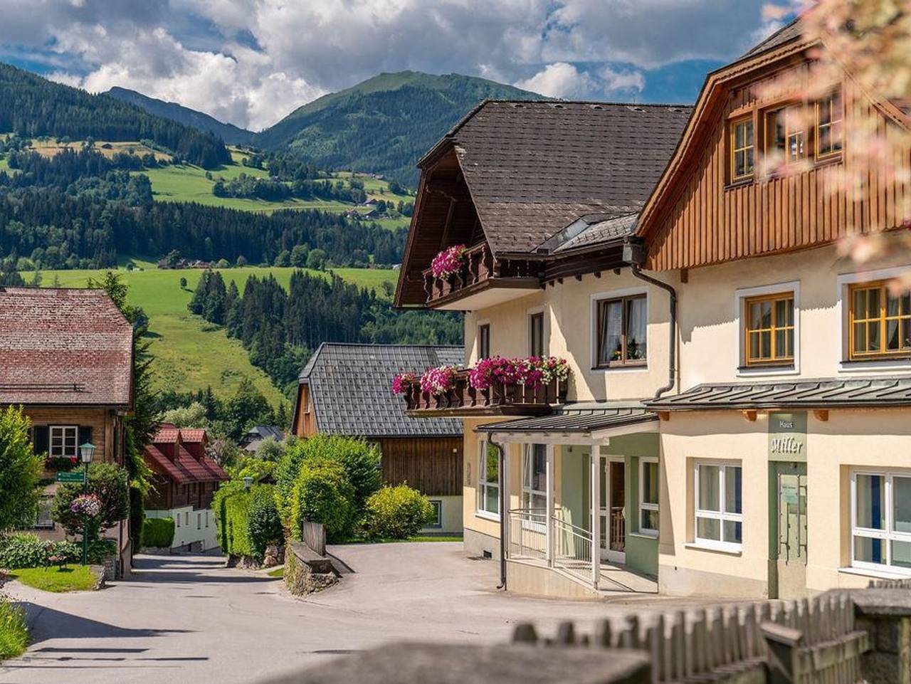 Ganze Ferienwohnung, Apartments Greisslerei - Appartement, 2 Schlafzimmer, Dusche, Wc in Aich, Schladming-Dachstein