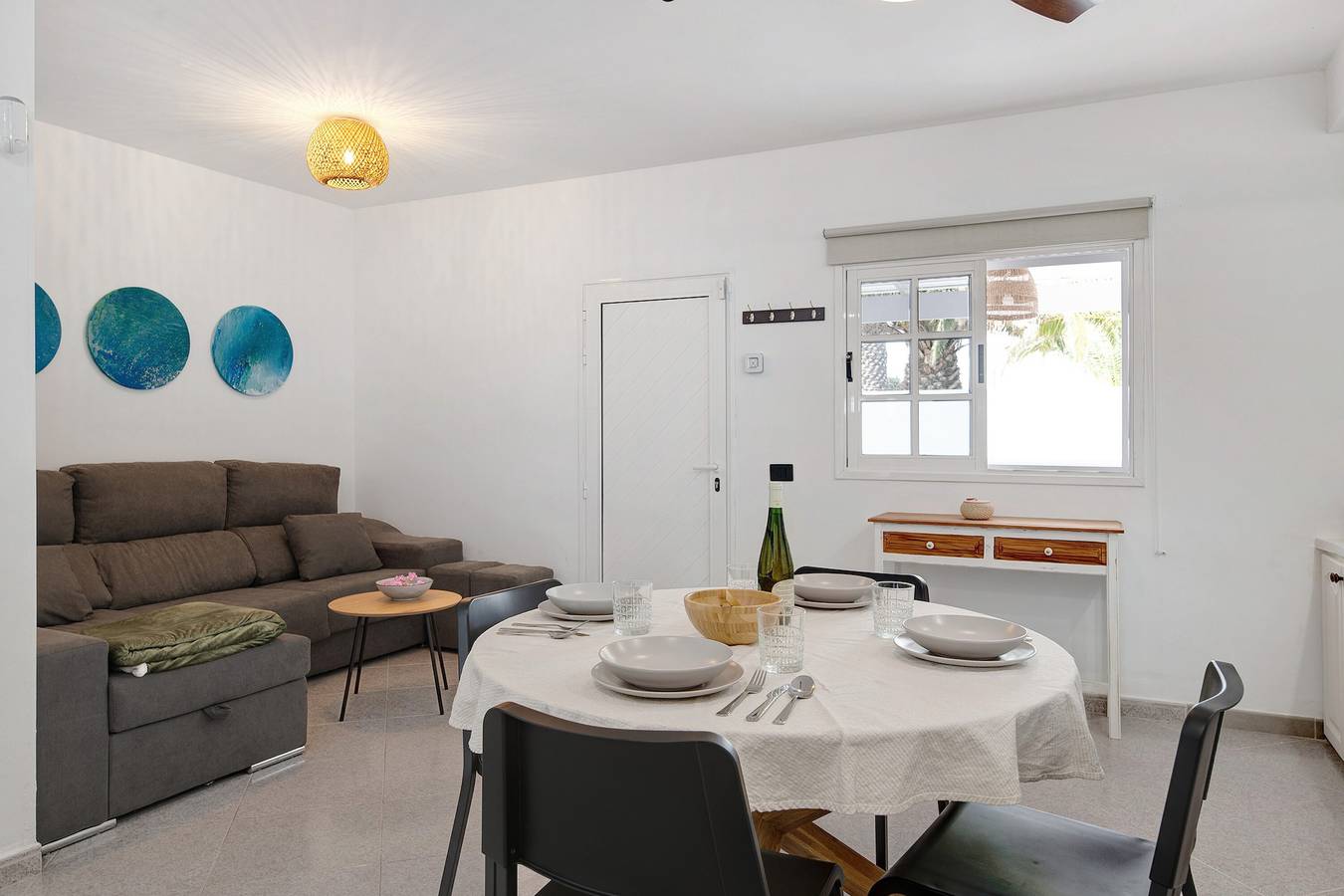 Apartamento entero, Apartamento de vacaciones 'Casa Albazul' con terraza privada y Wi-Fi in Playa Honda, San Bartolomé