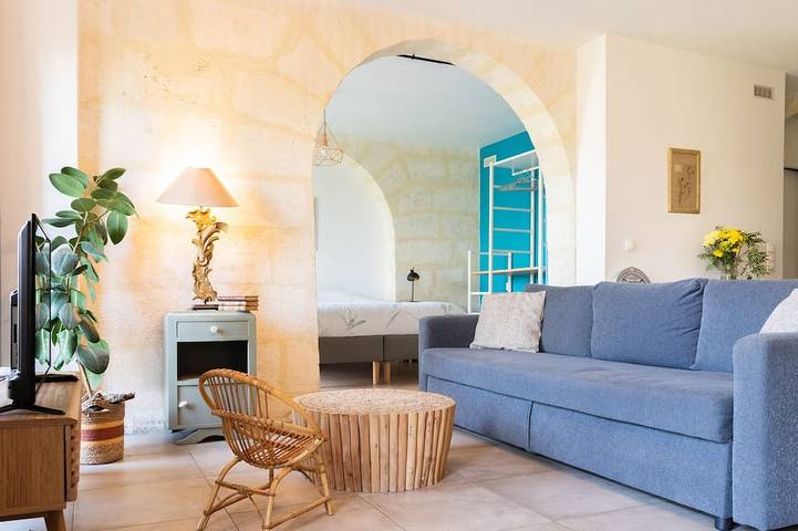 Gîte pour 6 personnes, avec piscine ainsi que terrasse et jardin, animaux acceptés à Sadirac
