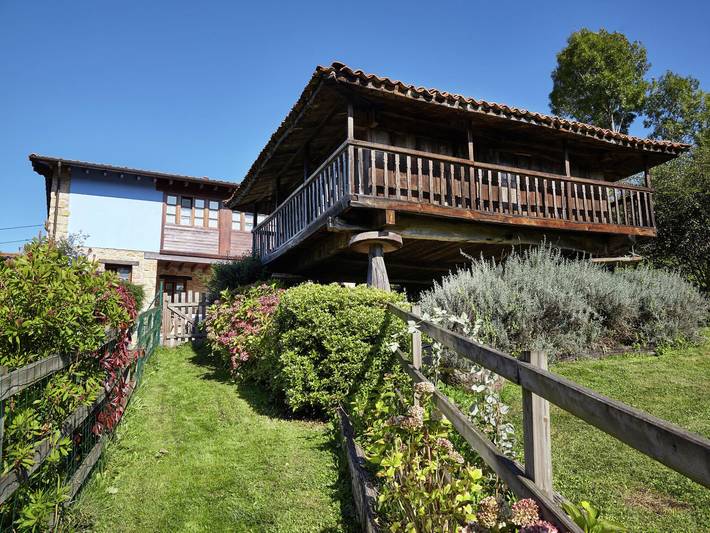 Casa de vacaciones para 2 personas, con Terraza además de Jardín y Piscina en Laviana