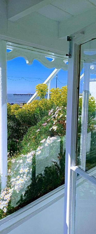 Entire apartment, Beachfront Studio Apartment in Felixstowe, Suffolk