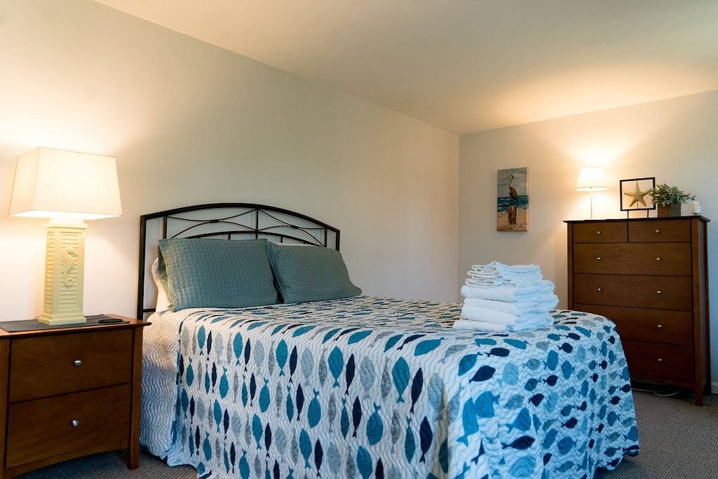 \"Beachwalk\" Unit 2 \"Nur wenige Schritte vom Strand\", Restaurants und Bars auch! in Middletown, Newport County