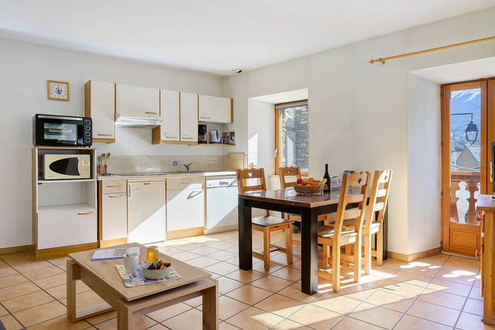 Appartement entier, Appartement 'Les Gentianes' avec vue sur les montagnes et Wi-Fi in Lanslebourg-Mont-Cenis, Massif de la Vanoise