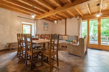 Gîte pour 7 personnes, avec terrasse ainsi que jacuzzi et sauna à La Compôte