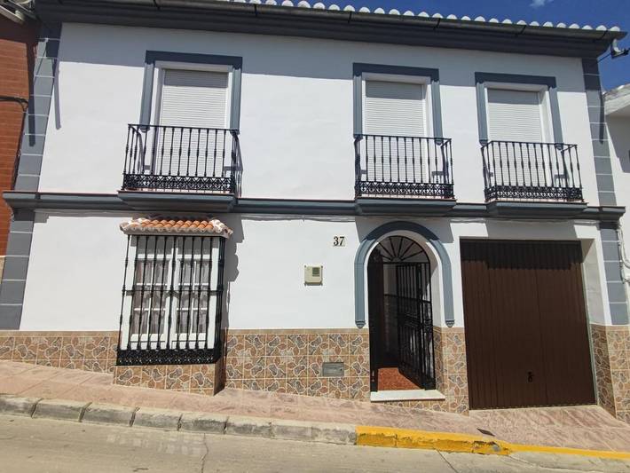 Casa rural para 12 personas, con vistas y terraza, Se admiten mascotas en Cañete la Real