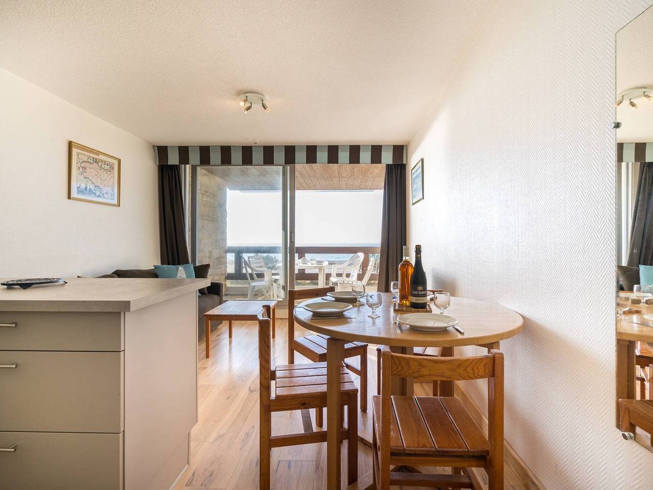 Studio entier, Carnac - Studio cabine 4 pers, 28m², vue mer, parking, animaux acceptés in Carnac Plage, Carnac