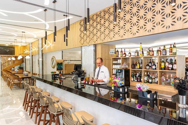 Hotel für 2 Personen, mit Sauna und Ausblick sowie Balkon und Pool in Rhodos Stadt - 2