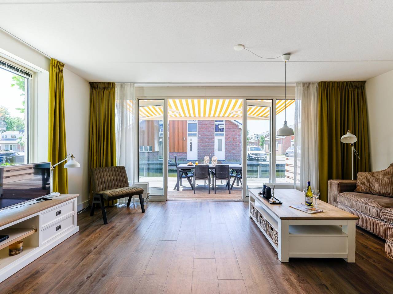 Ganze Wohnung, Gemütliches Ferienhaus mit Bootssteg
 in Uitgeest, Noord-Holland - Nordseeküste