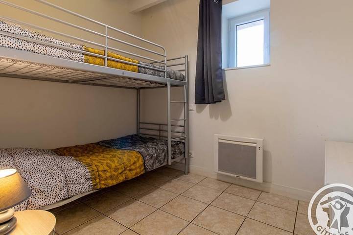 Gîte pour 6 personnes, avec terrasse dans Saint-Georges-des-Gardes - 3
