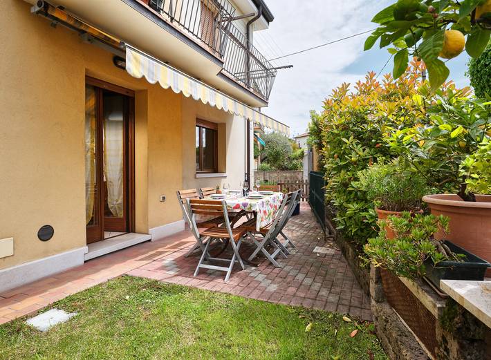 Appartamento intero, Regarda - La Casa di Fido con 3 camere, 2 bagni, giardino recintato in Bardolino, Prealpi Gardesane