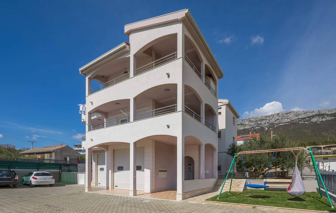 Ruhiges Apartment mit Meerblick und Pool in der Nähe von Kastel Gomilica in Kastel Sucurac, Kaštela