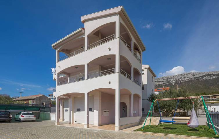 Ferienhaus für 14 Personen, mit Pool und Sauna sowie Garten und Terrasse - 1