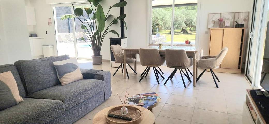 Location de vacances pour 6 personnes, avec Terrasse et Jardin ainsi que Piscine et Vue à Volonne - 4