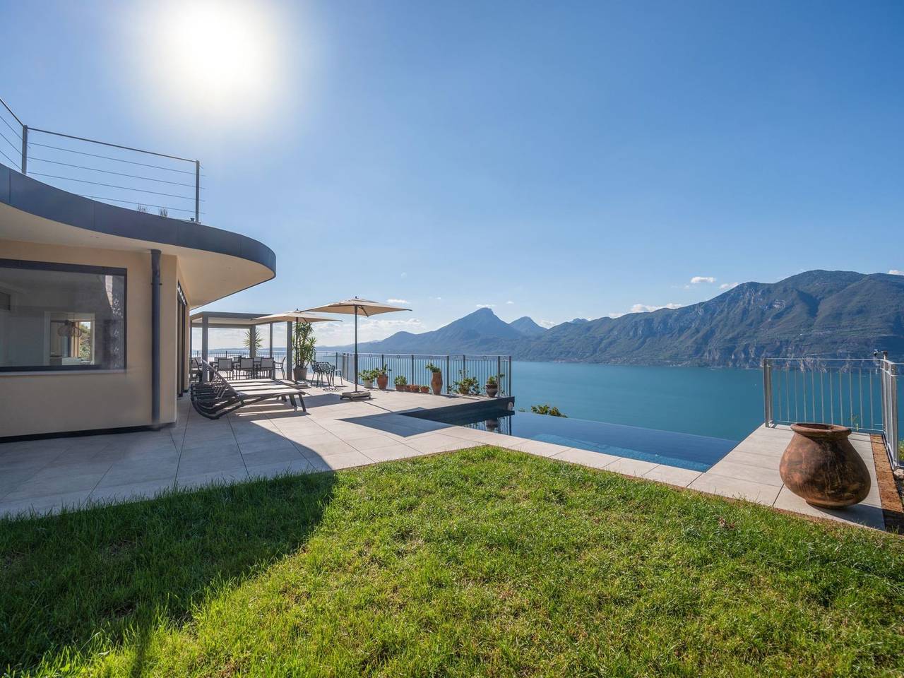 Alleinstehende Villa mit Pool und Traumaussicht in Brenzone, Montagnes autour du lac de Garde
