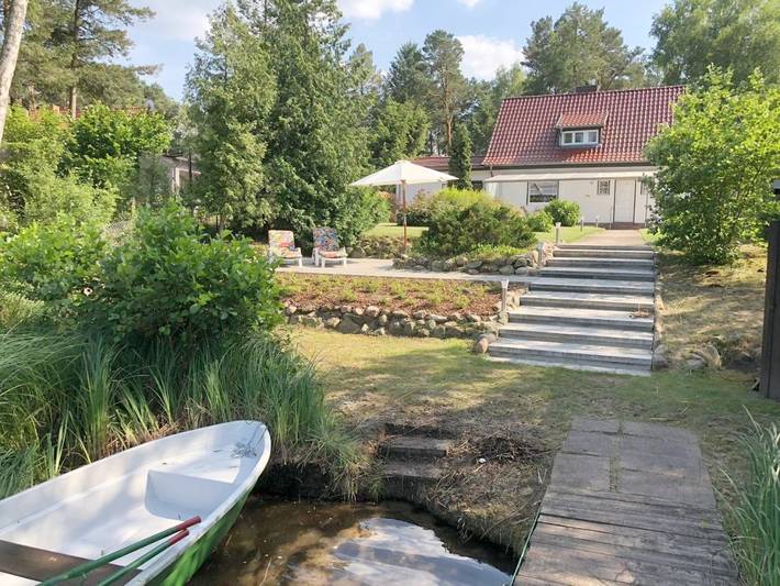 Ferienhaus für 2 Personen, mit Terrasse und Garten sowie Sauna und Seeblick