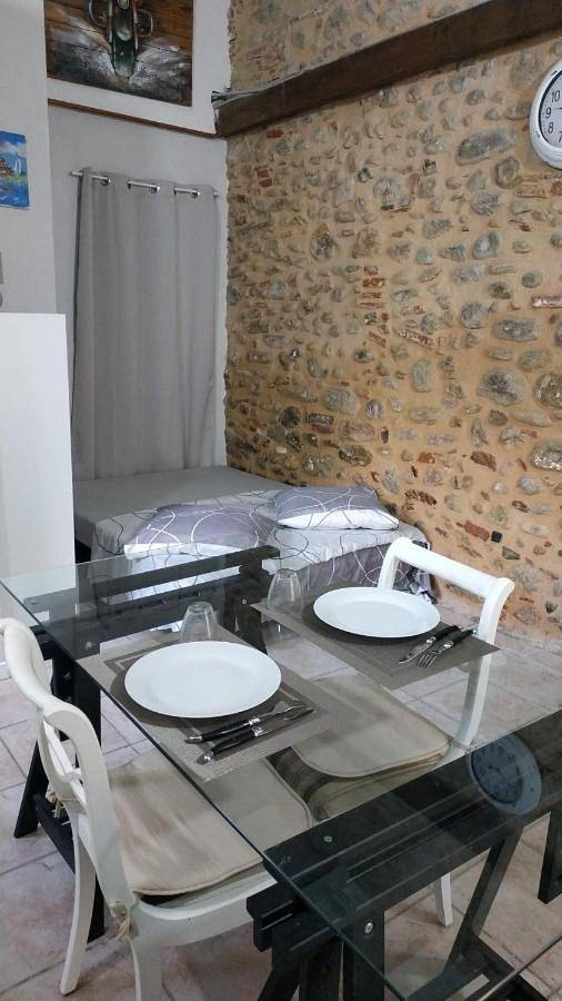 Appartement entier, Studio centre ville du Boulou pour 2 personnes- check in 18h 20h check out 11h max juillet-aout 1 semaine minimum in Le Boulou, Région de Céret