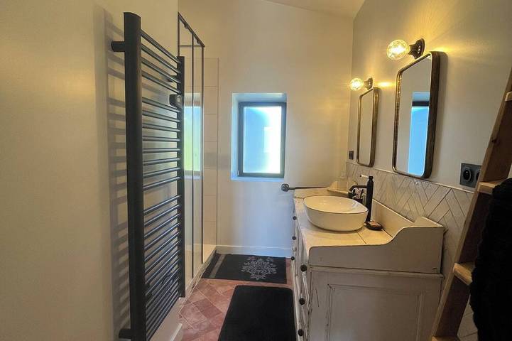 Gîte pour 6 personnes, avec jardin à Valaurie - 3