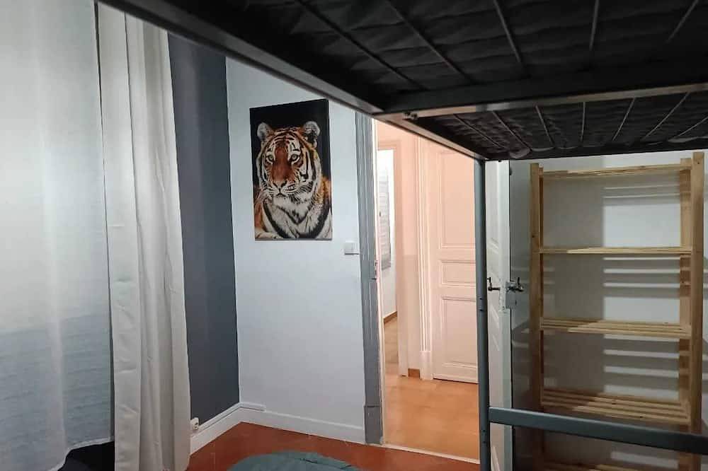 Entire apartment, Homerez - Apartment in Lézignan-Corbières in Lézignan-Corbières, Narbonne region