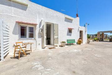 Bed And Breakfast for 4 Guests in Torre Lapillo, Apulia, Picture 1