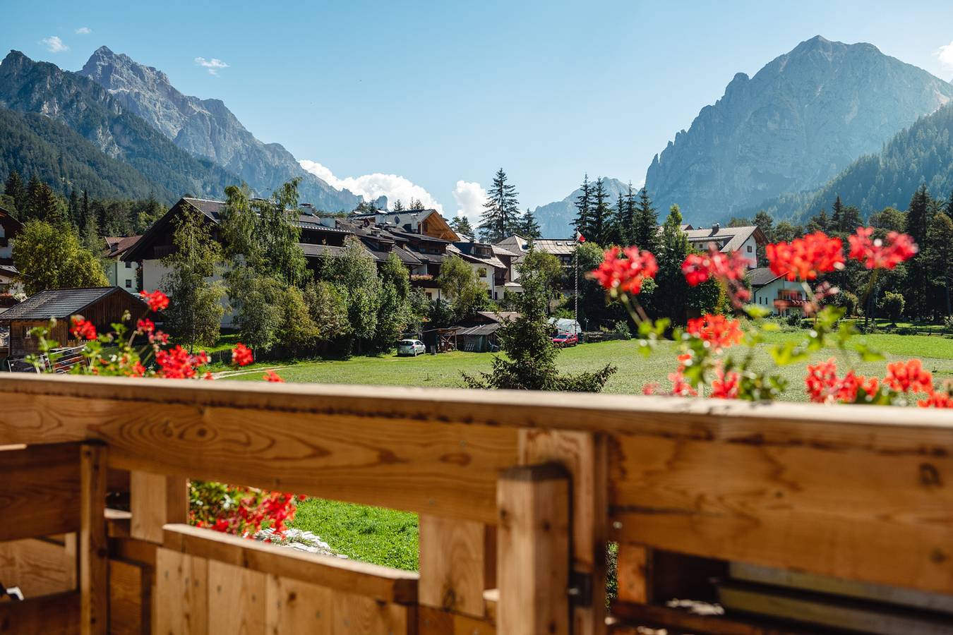 Appartamento intero, Residence Corn - Appartamento Superior "La Majun" Vista Montagna, Jacuzzi, Wi-Fi & Balcone in San Vigilio di Marebbe, Marebbe