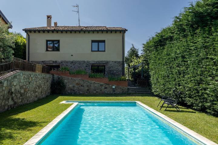Chalet para 21 personas, con balcón y jardín, Familias con niños en Comarca de Segovia