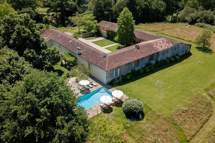 Villa for 15 people, with garden and terrace in Gers