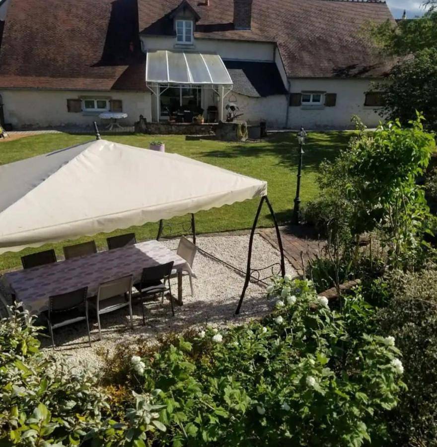 Double Room with Private Bathroom in Dame-Marie-les-Bois, Région de Tours