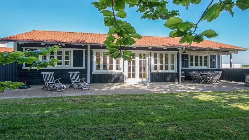 Ferienhaus für 9 Personen, mit Whirlpool und Sauna sowie Pool und Garten in Løjt