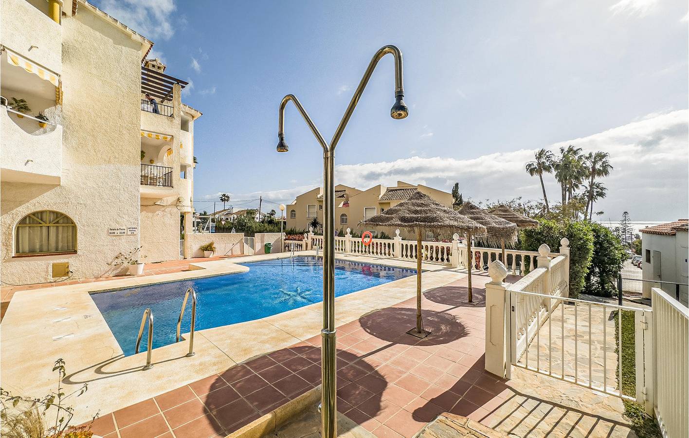Geheel vakantieappartement, Appartement met zeezicht, zwembad en WiFi in Urbanizacion Fuentelegrales, Mijas