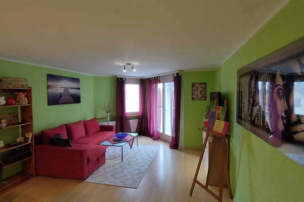 Ganze Wohnung, Ferienwohnung als Wohlfühloase mit sonnigem Balkon  5 Min vom Rheinfall entfernt in Neuhausen am Rheinfall, Kanton Schaffhausen