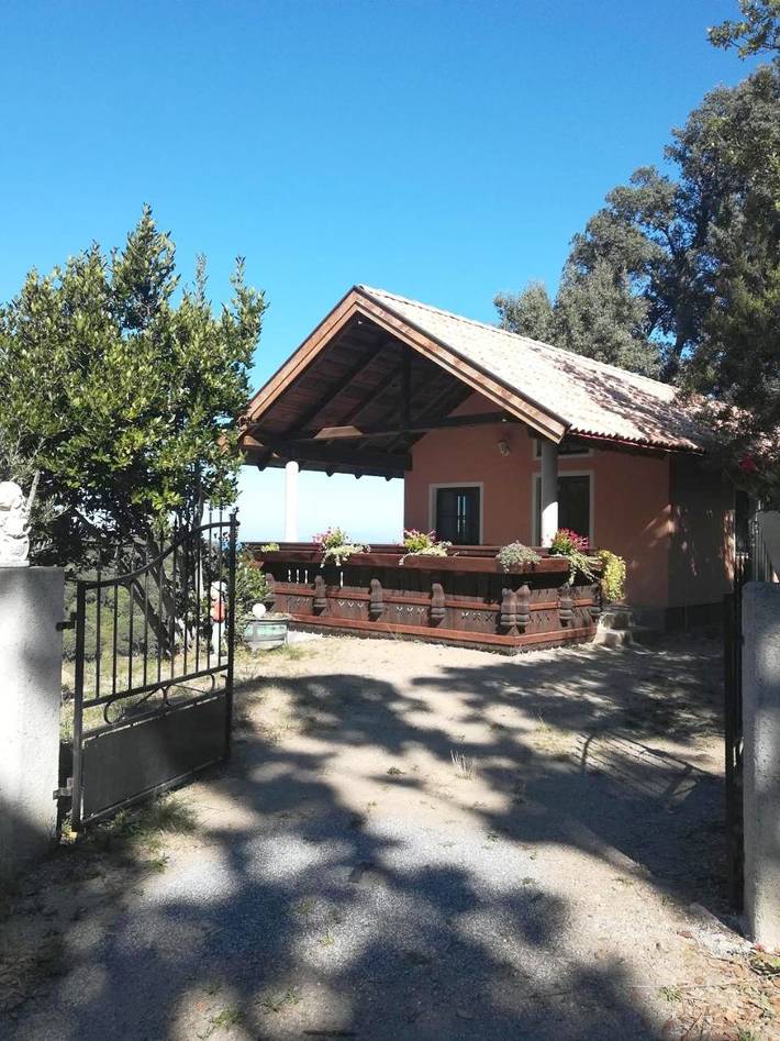 Location de vacances pour 6 personnes, avec vue et jardin à San-Giuliano