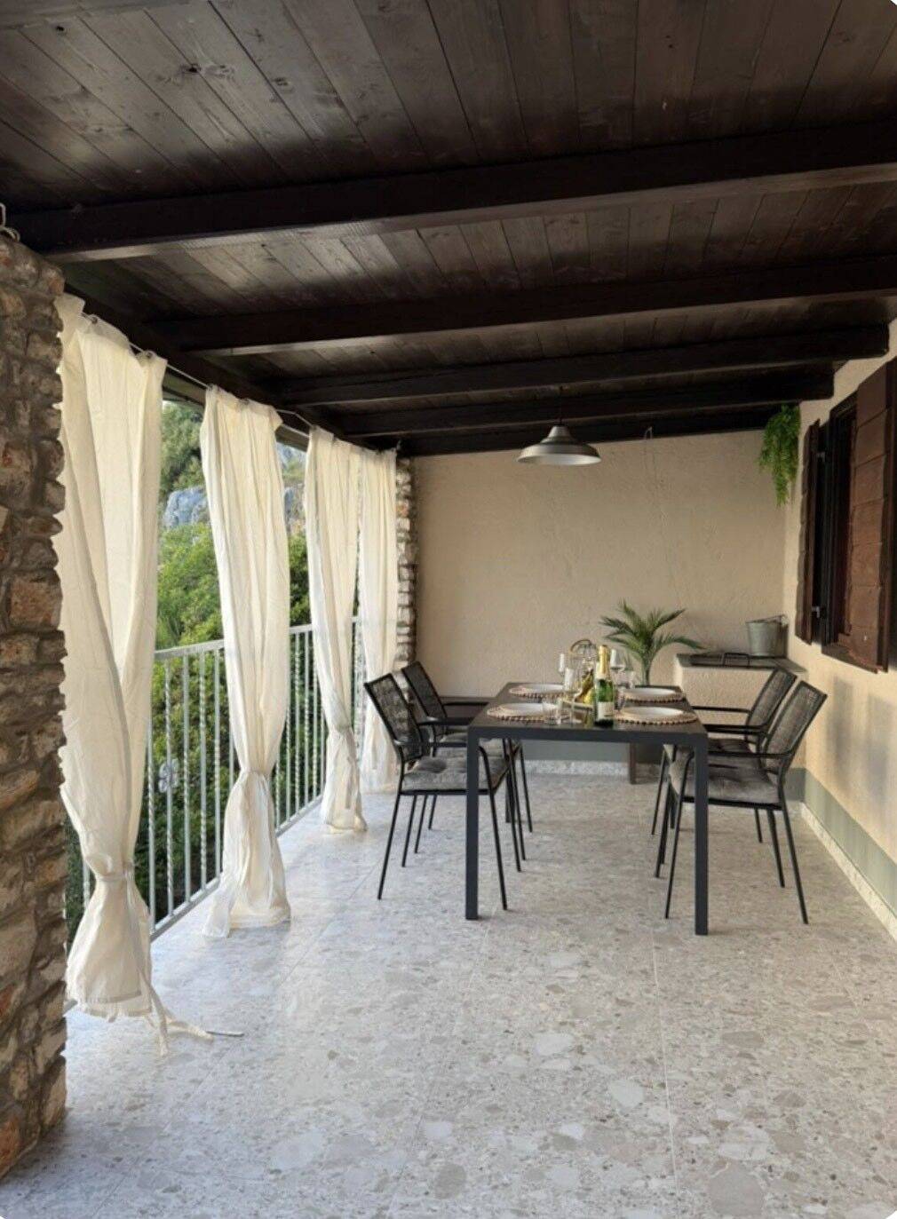 House Franceskini in Lavdara (Zadar), Sali