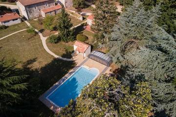 Location de vacances pour 20 personnes, avec piscine et jardin à Le Tablier