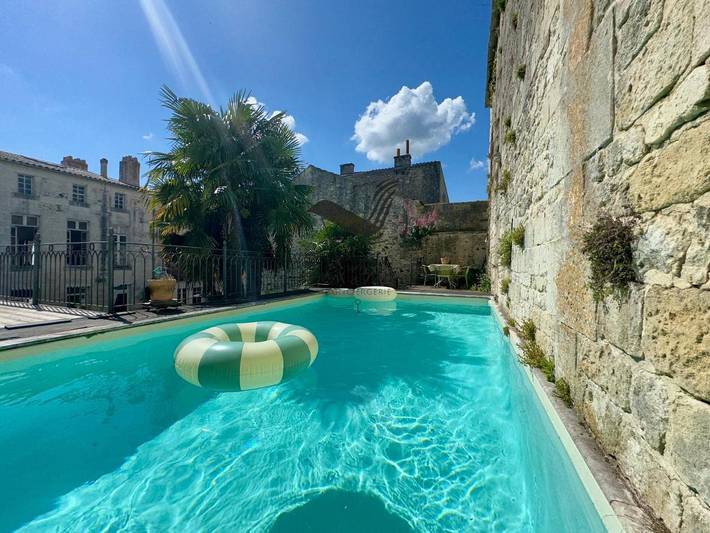 Location de vacances pour 12 personnes, avec piscine et jardin à Tonnay-Charente - 2