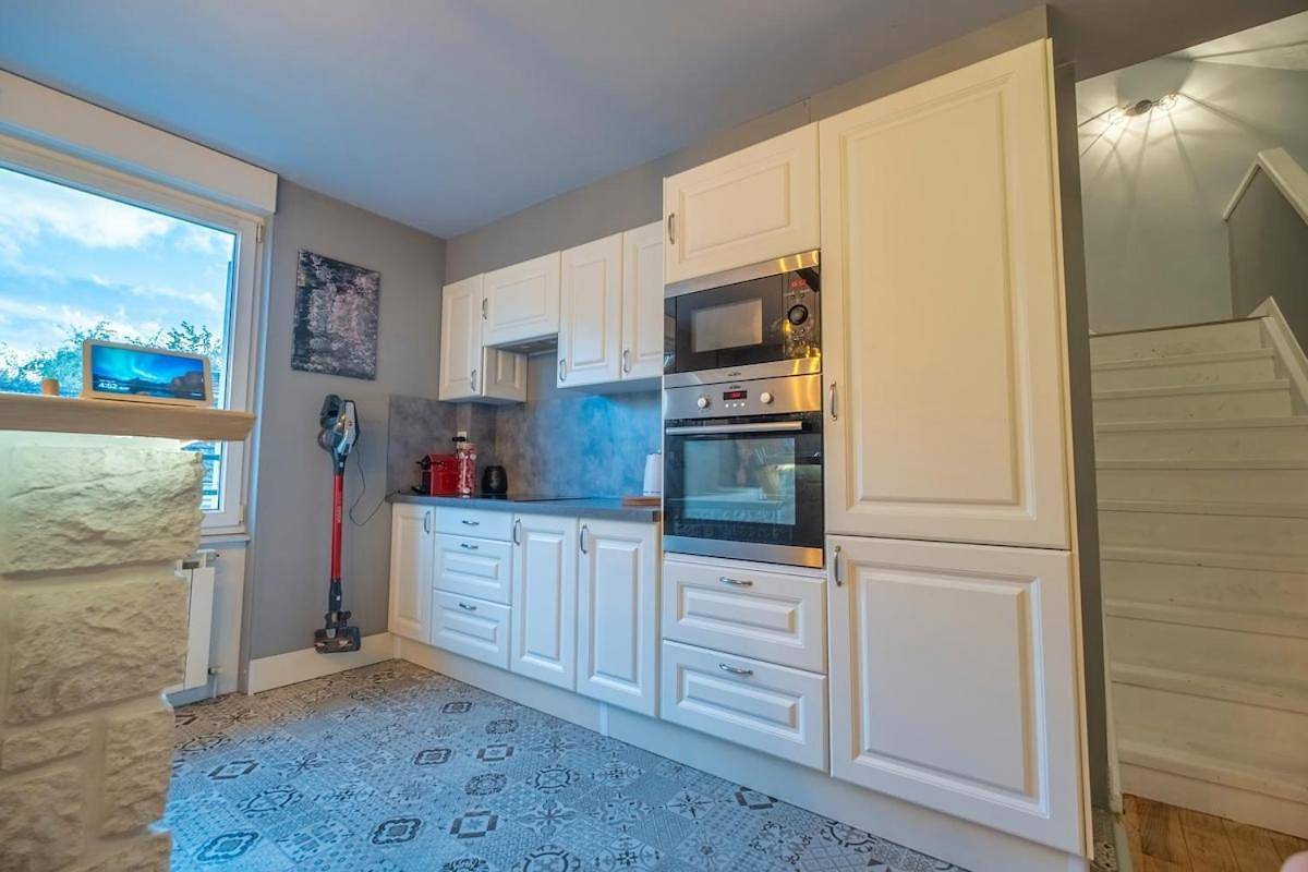 Le Loft Triplex 200M2 avec billard au centre-ville in Épernay, Marne