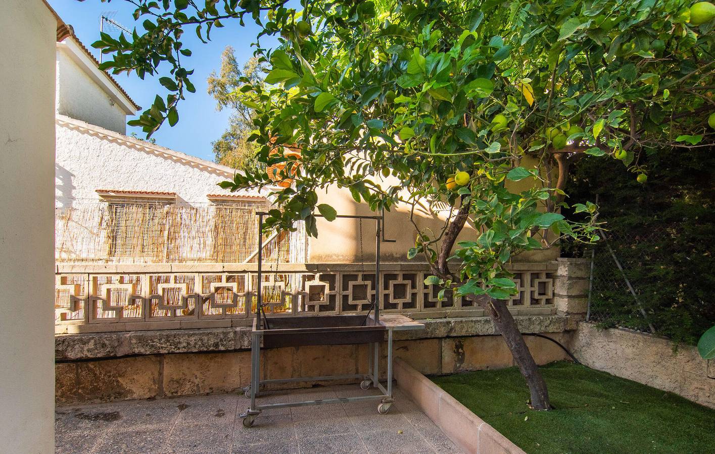 Cozy Apartment with Terrace in Alcúdia, 200m to Beach in Playa de Alcúdia, Alcúdia