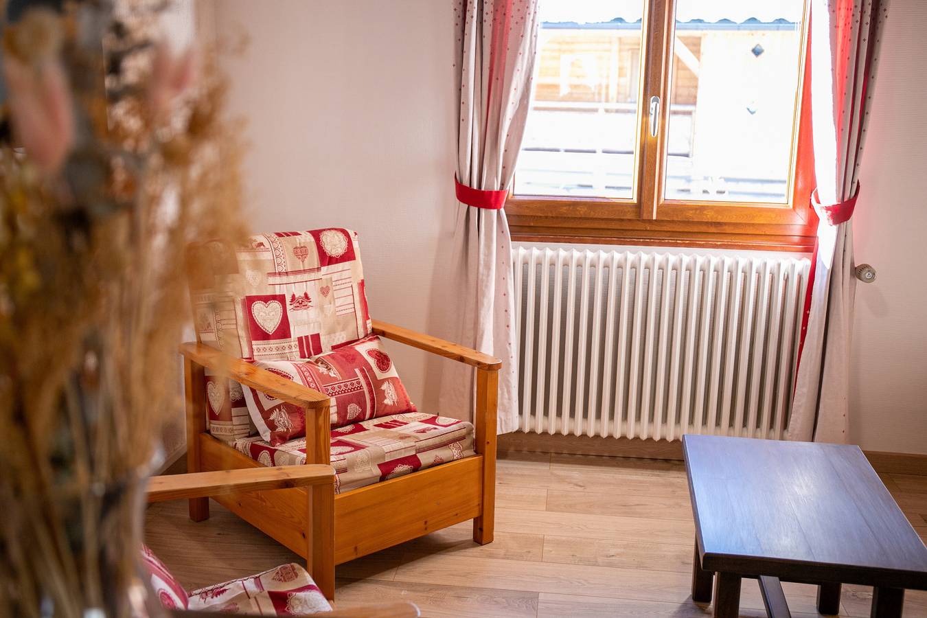 Apartamento entero, Apartamento 'C4 - Chalet Tournier' con vistas a la montaña, jardín compartido y Wi-Fi in Les Gets, Les Portes du Soleil