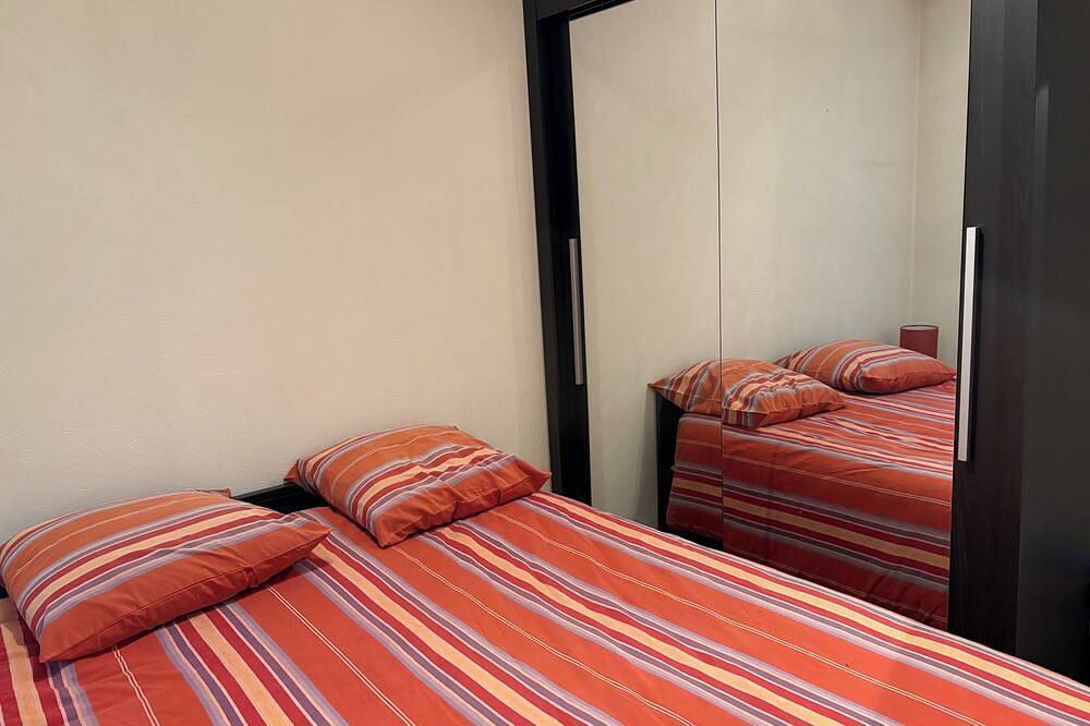 Leisure center and swimming pool 5 minutes away. Town center and Hyper U center 400m away. in Parthenay, Deux-Sèvres