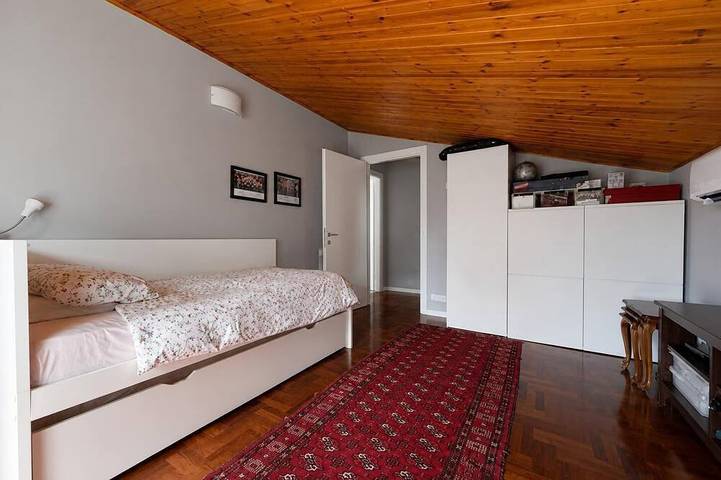A 5-minute drive from Ostia, nestled in a beautiful pine forest—a family-friendly villa. in Infernetto, Rome