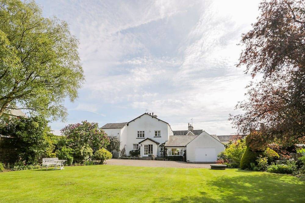 The White House, pet friendly, with open fire in Cartmel in Cartmel, Lake District