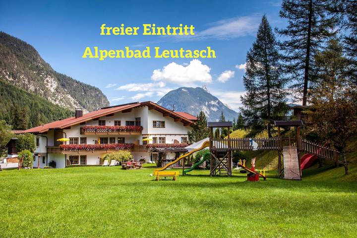 Hütte für 2 Personen, mit Terrasse und Garten sowie Pool in Leutasch