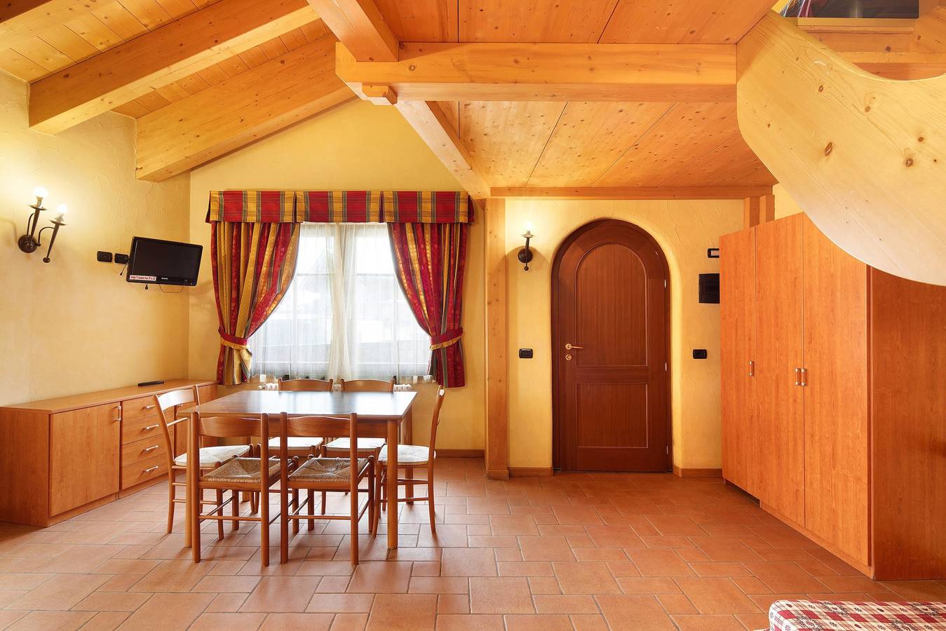 Appartamento intero, Appartamento 'Chalet Li Palù Trilocale 2' con vista montagna, balcone e Wi-Fi in Livigno (Borgo), Livigno
