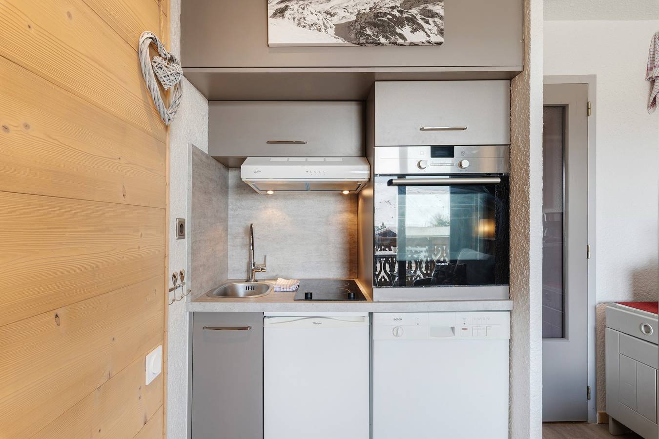 Appartement entier, Appartement cosy de 52 m² A - Accès ski aux pieds, balcon & Wi-Fi à l'Alpe d'Huez in Huez, Parc national des Écrins