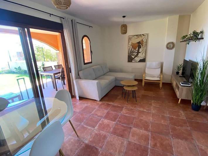 Apartamento para 4 personas, con Terraza y Jardín además de Piscina y Vistas en Isla Plana